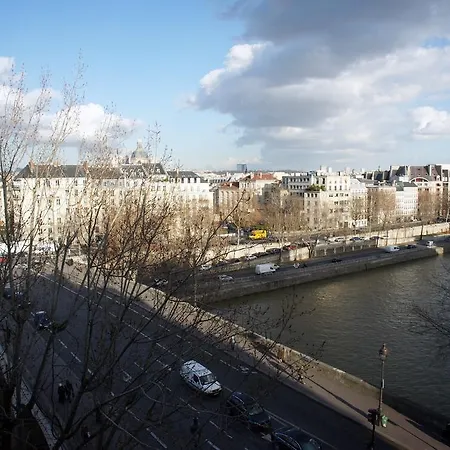 Quai De Bourbon - 9 Adults * Paris