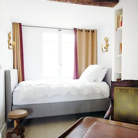 Quai De Bourbon - 9 Adults Apartment Paris